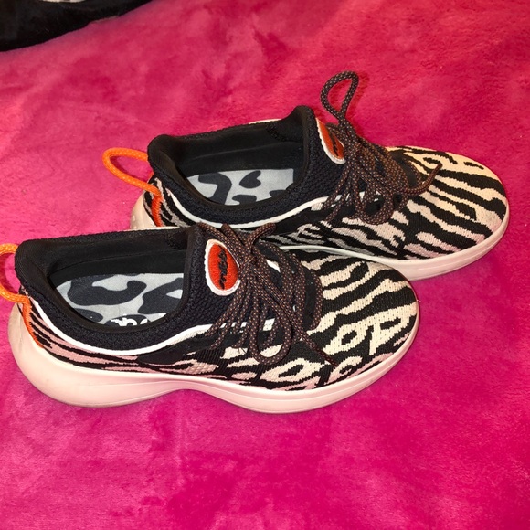 Snibbs Orbit Snow Leopard Sneakers - Picture 2 of 7